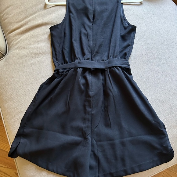 Super cute short romper with tie belt and pockets - Picture 3 of 3